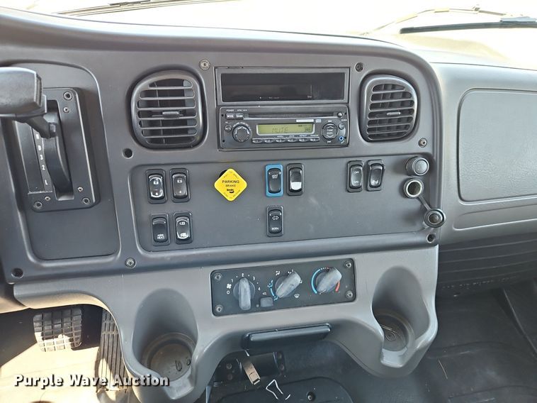image for item EI8234 2015 Freightliner  M2 106 box truck