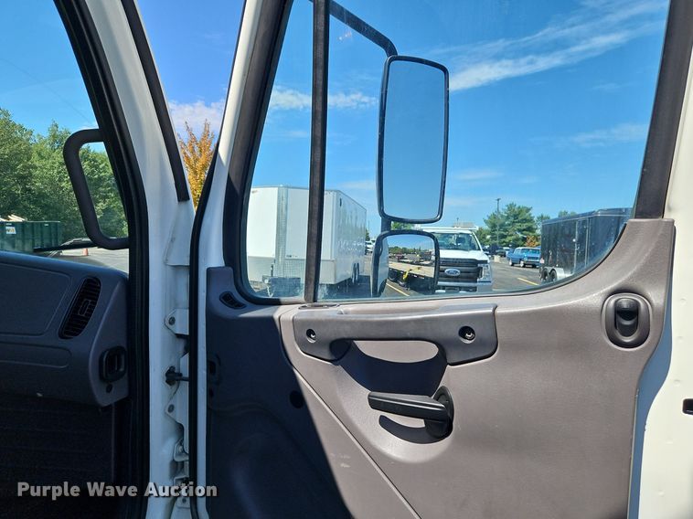 image for item EI8234 2015 Freightliner  M2 106 box truck