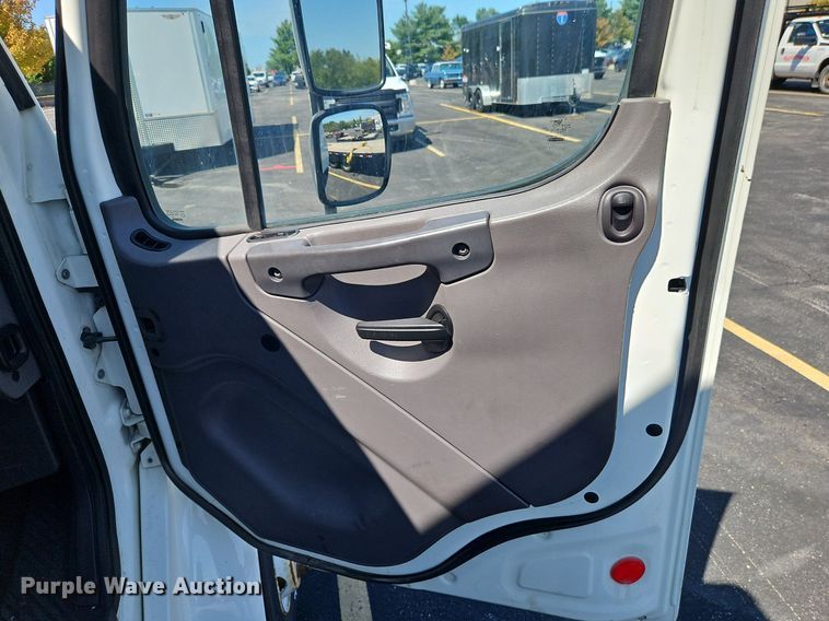 image for item EI8234 2015 Freightliner  M2 106 box truck