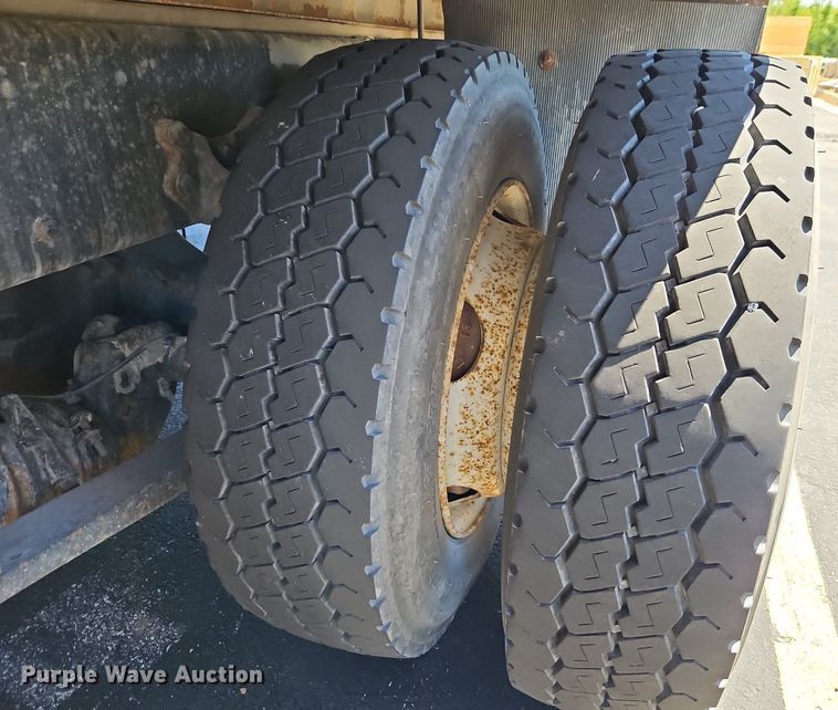 image for item EI8234 2015 Freightliner  M2 106 box truck