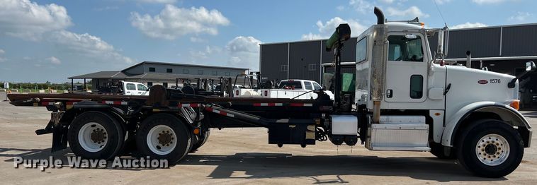 image for item EJ2862 2013 Peterbilt 365 roll-off container truck