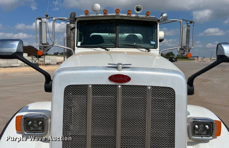 image for item EJ2862 2013 Peterbilt 365 roll-off container truck