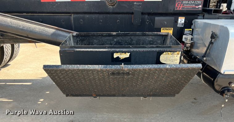 image for item EJ2862 2013 Peterbilt 365 roll-off container truck