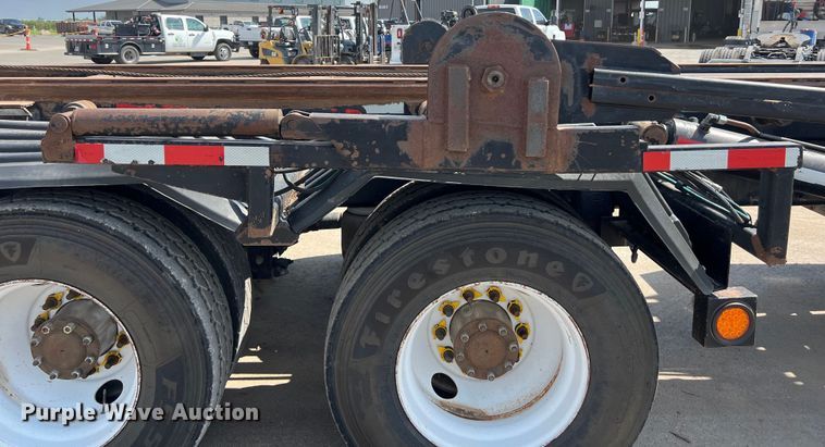 image for item EJ2862 2013 Peterbilt 365 roll-off container truck