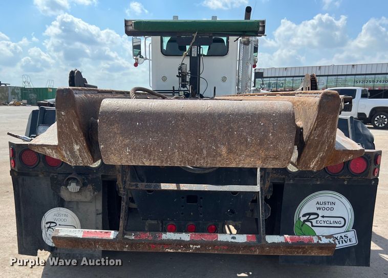 image for item EJ2862 2013 Peterbilt 365 roll-off container truck