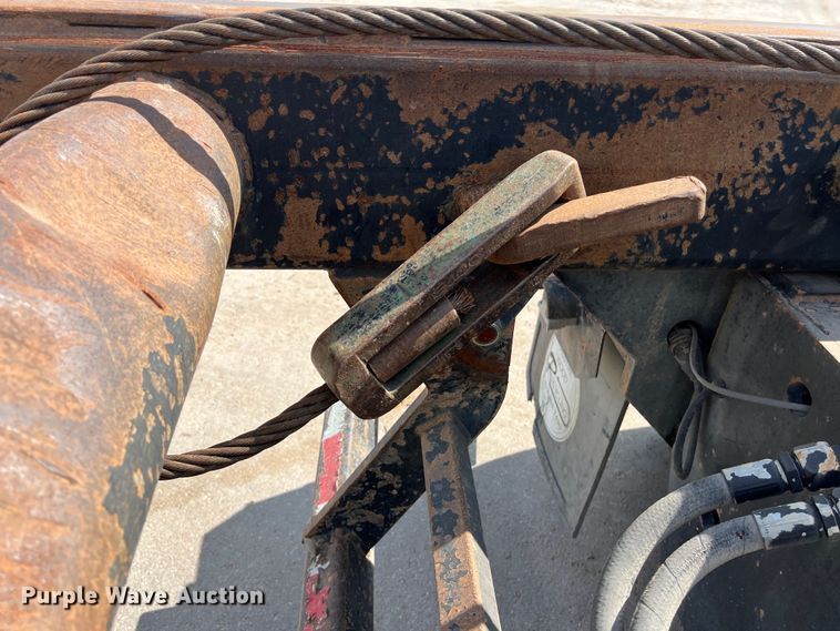 image for item EJ2862 2013 Peterbilt 365 roll-off container truck