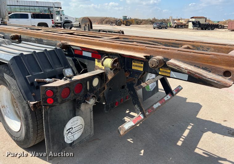 image for item EJ2862 2013 Peterbilt 365 roll-off container truck