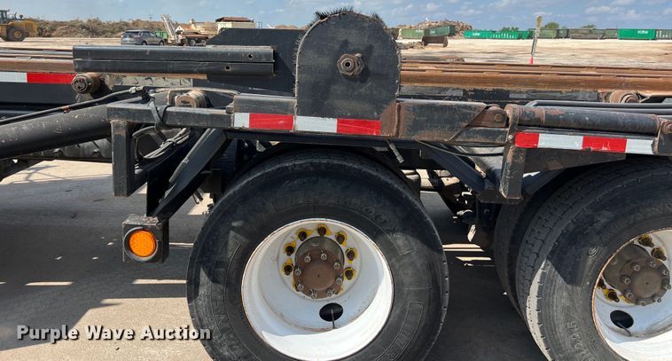 image for item EJ2862 2013 Peterbilt 365 roll-off container truck