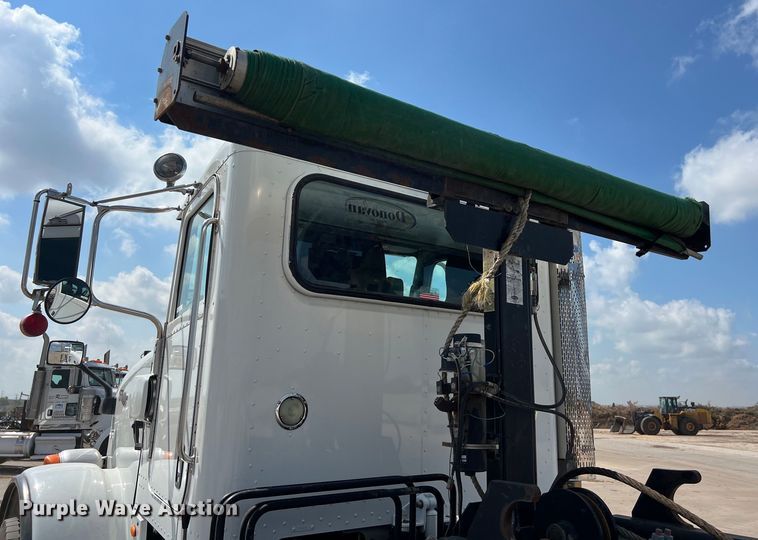 image for item EJ2862 2013 Peterbilt 365 roll-off container truck