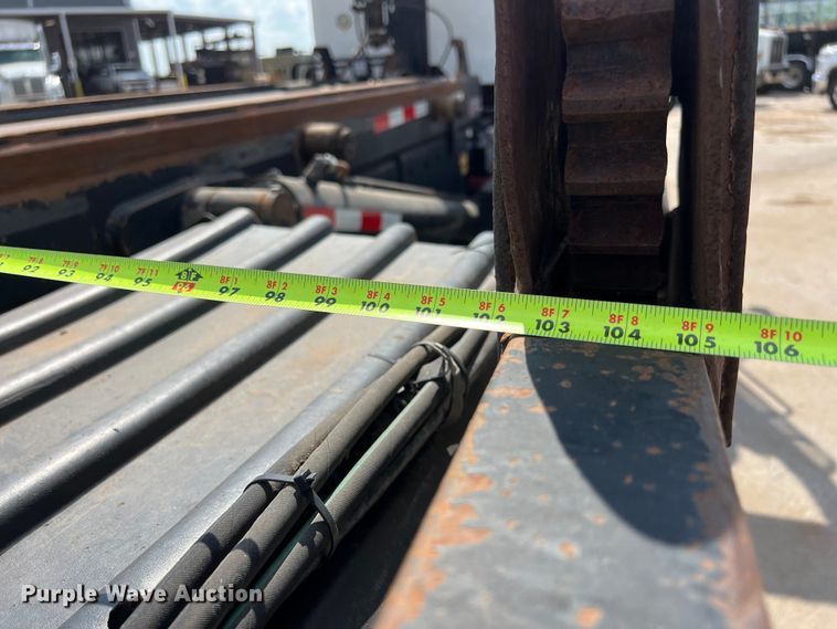 image for item EJ2862 2013 Peterbilt 365 roll-off container truck