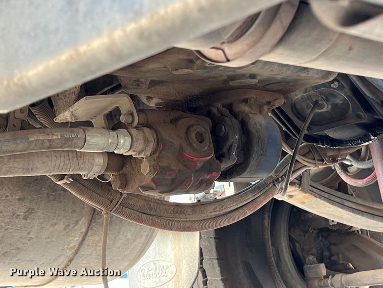 image for item EJ2862 2013 Peterbilt 365 roll-off container truck