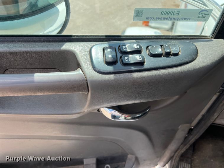 image for item EJ2862 2013 Peterbilt 365 roll-off container truck