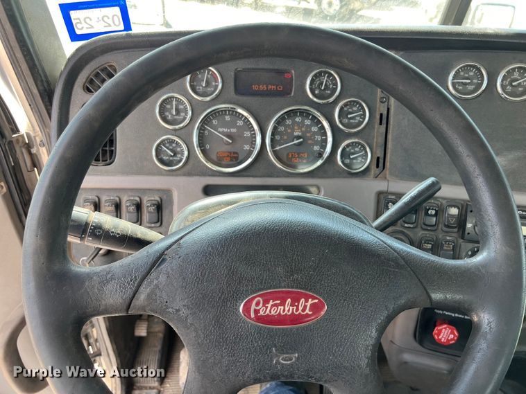 image for item EJ2862 2013 Peterbilt 365 roll-off container truck