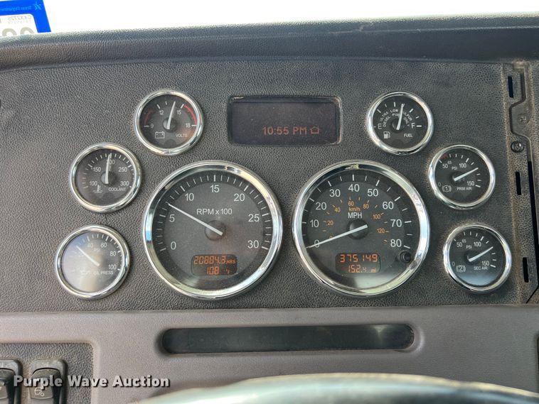 image for item EJ2862 2013 Peterbilt 365 roll-off container truck