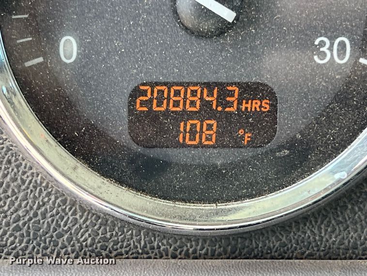 image for item EJ2862 2013 Peterbilt 365 roll-off container truck