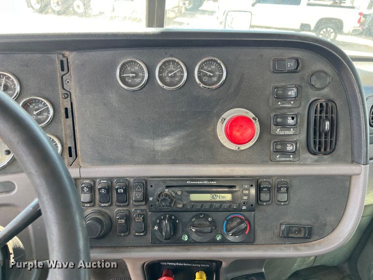 image for item EJ2862 2013 Peterbilt 365 roll-off container truck