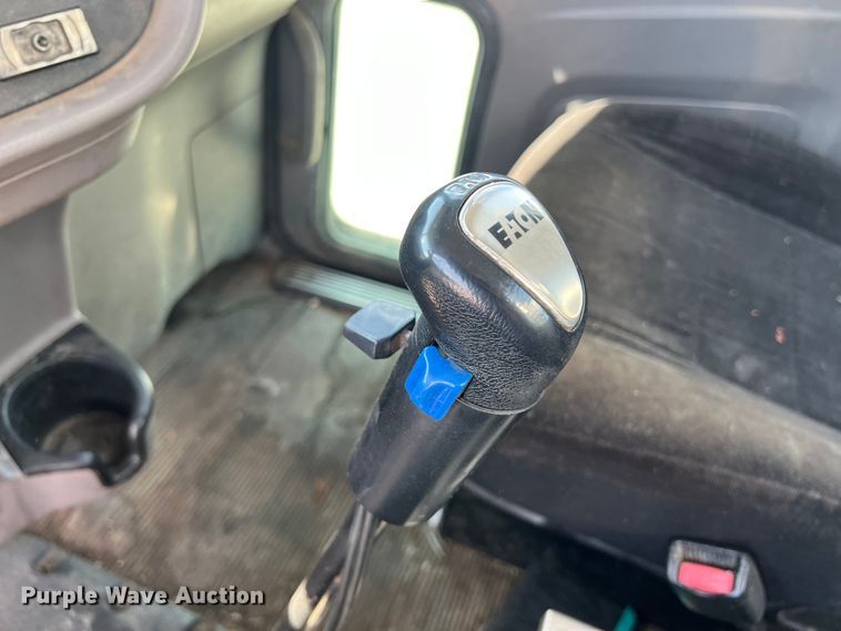 image for item EJ2862 2013 Peterbilt 365 roll-off container truck