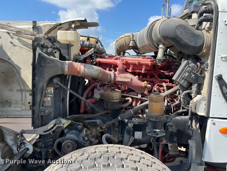 image for item EJ2862 2013 Peterbilt 365 roll-off container truck