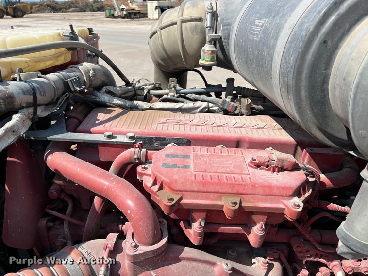 image for item EJ2862 2013 Peterbilt 365 roll-off container truck