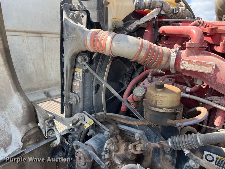 image for item EJ2862 2013 Peterbilt 365 roll-off container truck