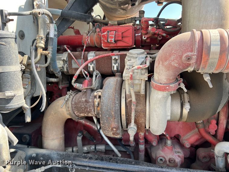 image for item EJ2862 2013 Peterbilt 365 roll-off container truck