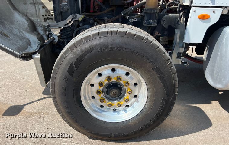 image for item EJ2862 2013 Peterbilt 365 roll-off container truck