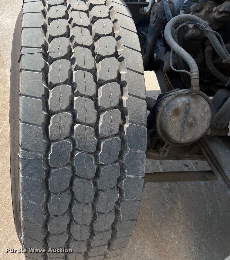 image for item EJ2862 2013 Peterbilt 365 roll-off container truck