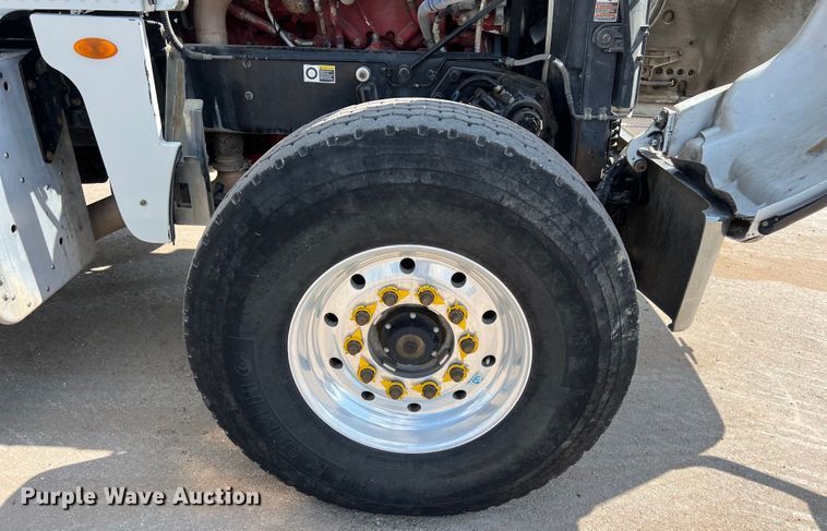 image for item EJ2862 2013 Peterbilt 365 roll-off container truck