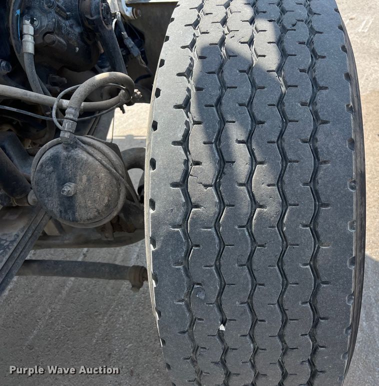 image for item EJ2862 2013 Peterbilt 365 roll-off container truck