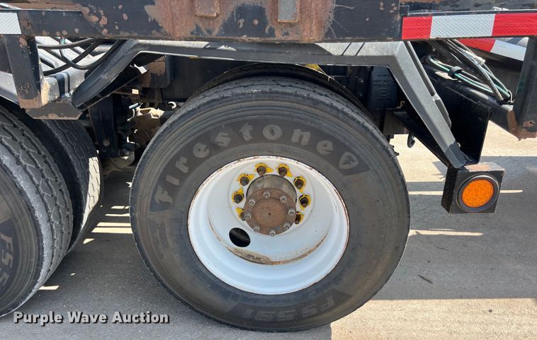 image for item EJ2862 2013 Peterbilt 365 roll-off container truck