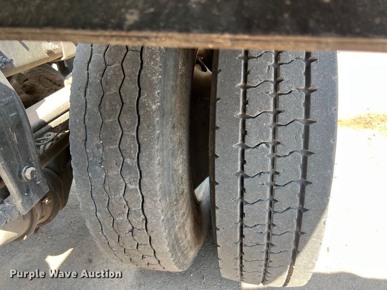 image for item EJ2862 2013 Peterbilt 365 roll-off container truck