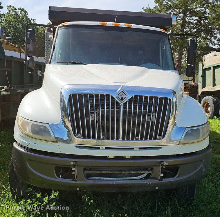 image for item EJ5828 2005 International  4400 dump truck