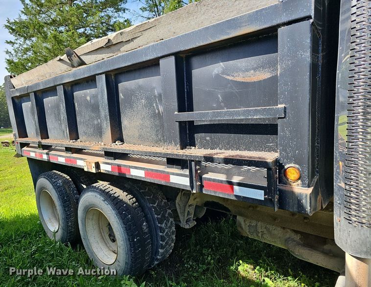 image for item EJ5828 2005 International  4400 dump truck