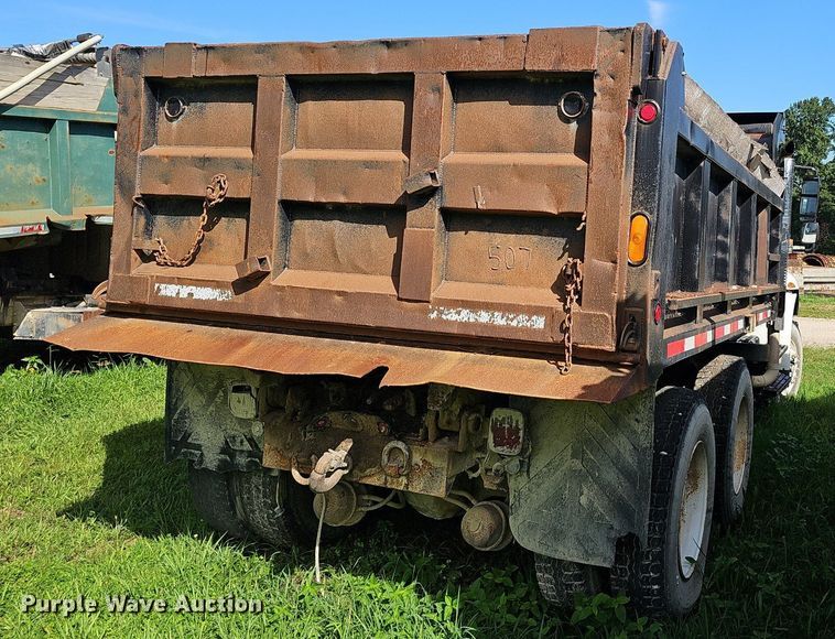 image for item EJ5828 2005 International  4400 dump truck
