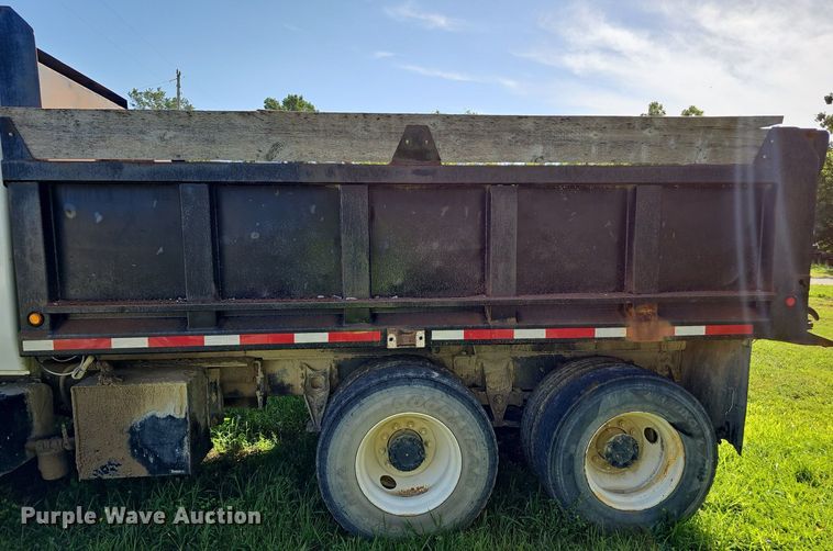 image for item EJ5828 2005 International  4400 dump truck