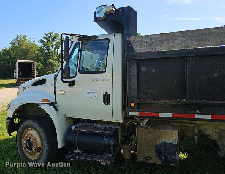 image for item EJ5828 2005 International  4400 dump truck