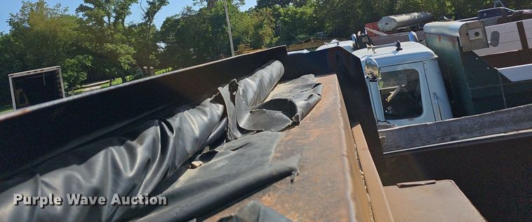 image for item EJ5828 2005 International  4400 dump truck