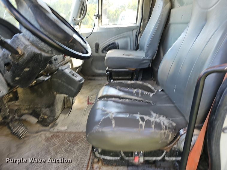 image for item EJ5828 2005 International  4400 dump truck