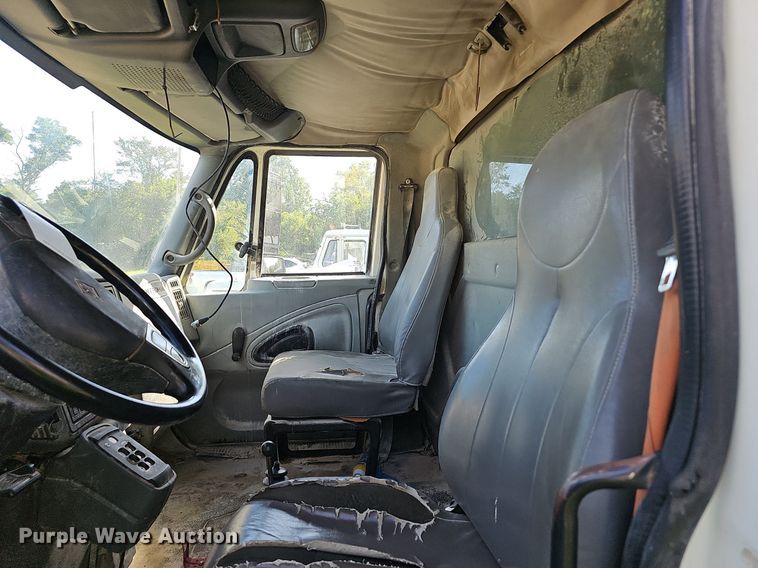 image for item EJ5828 2005 International  4400 dump truck