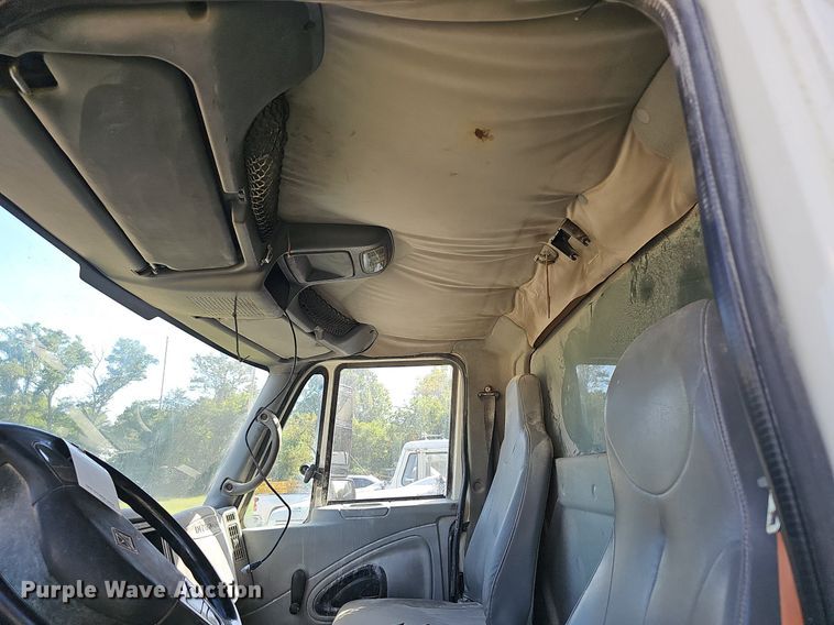 image for item EJ5828 2005 International  4400 dump truck