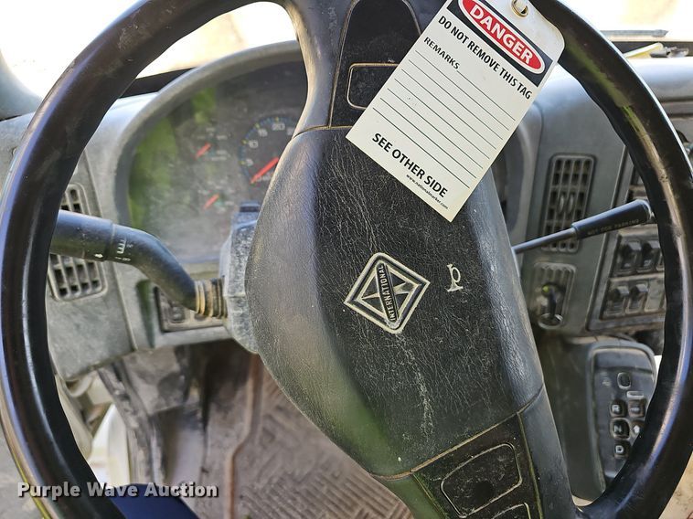 image for item EJ5828 2005 International  4400 dump truck