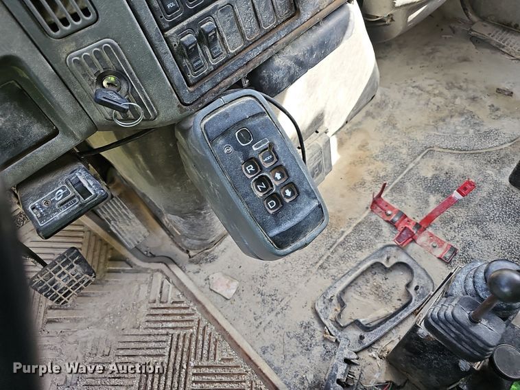 image for item EJ5828 2005 International  4400 dump truck