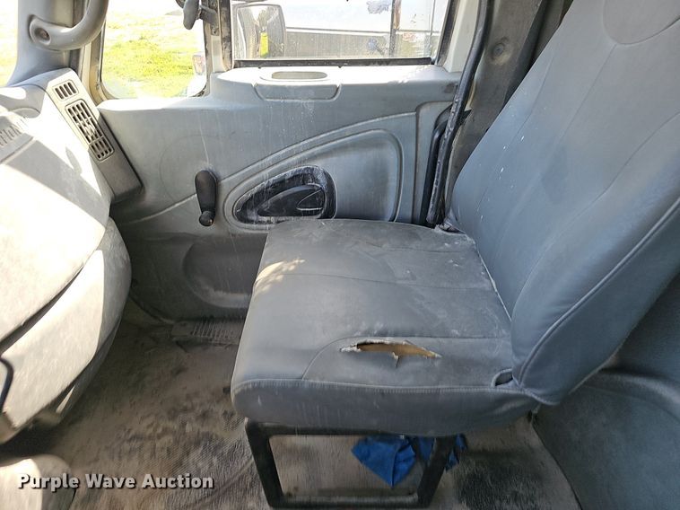 image for item EJ5828 2005 International  4400 dump truck