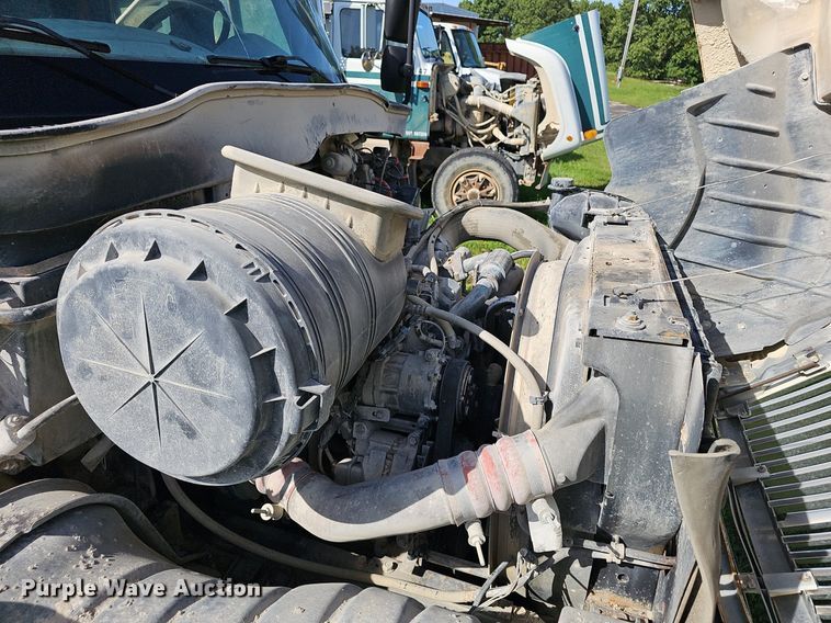 image for item EJ5828 2005 International  4400 dump truck