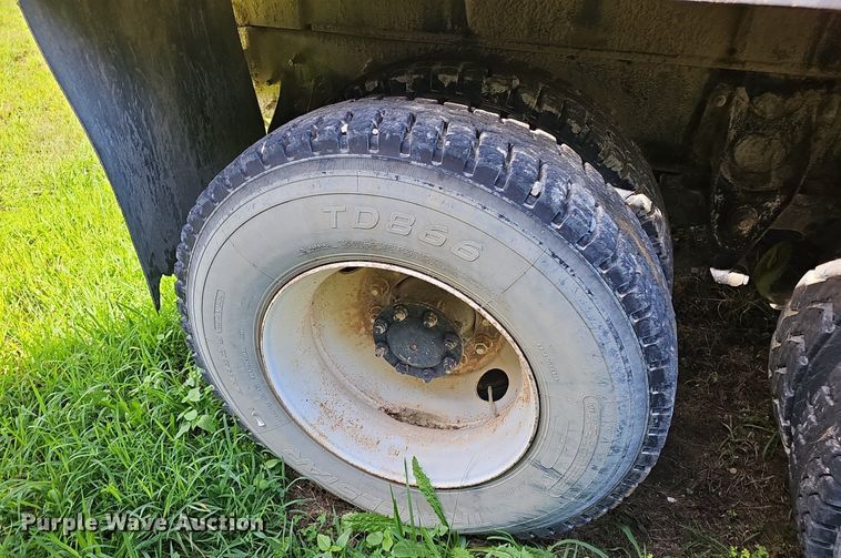 image for item EJ5828 2005 International  4400 dump truck