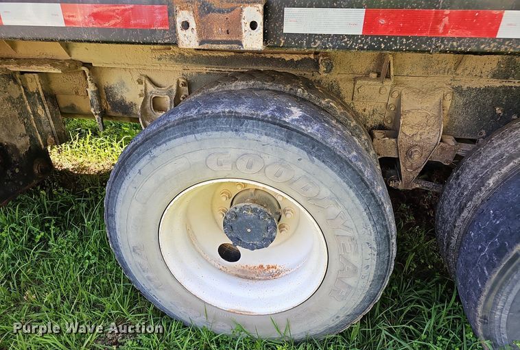 image for item EJ5828 2005 International  4400 dump truck