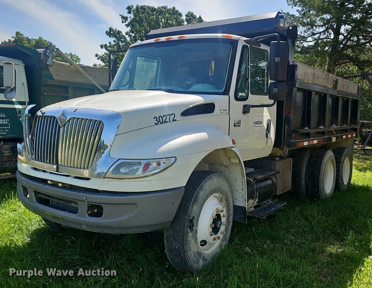 image for item EJ5830 2006 International  4400 dump truck