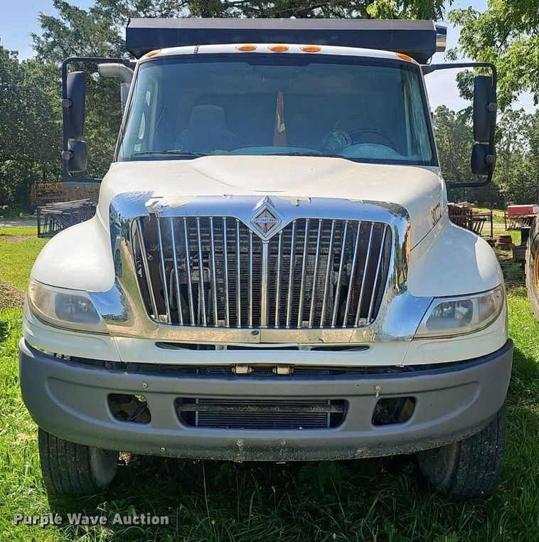 image for item EJ5830 2006 International  4400 dump truck