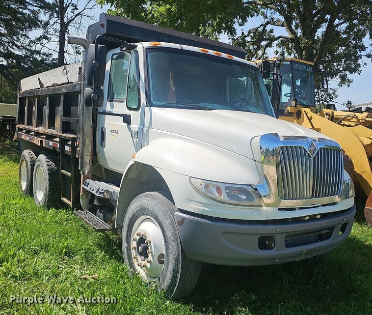 image for item EJ5830 2006 International  4400 dump truck