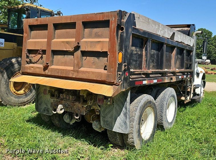 image for item EJ5830 2006 International  4400 dump truck